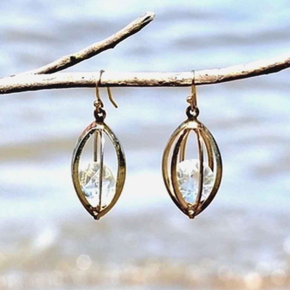 💞💗 Vintage Gold Tone Round Faceted Glass Stone Encased Caged Earrings